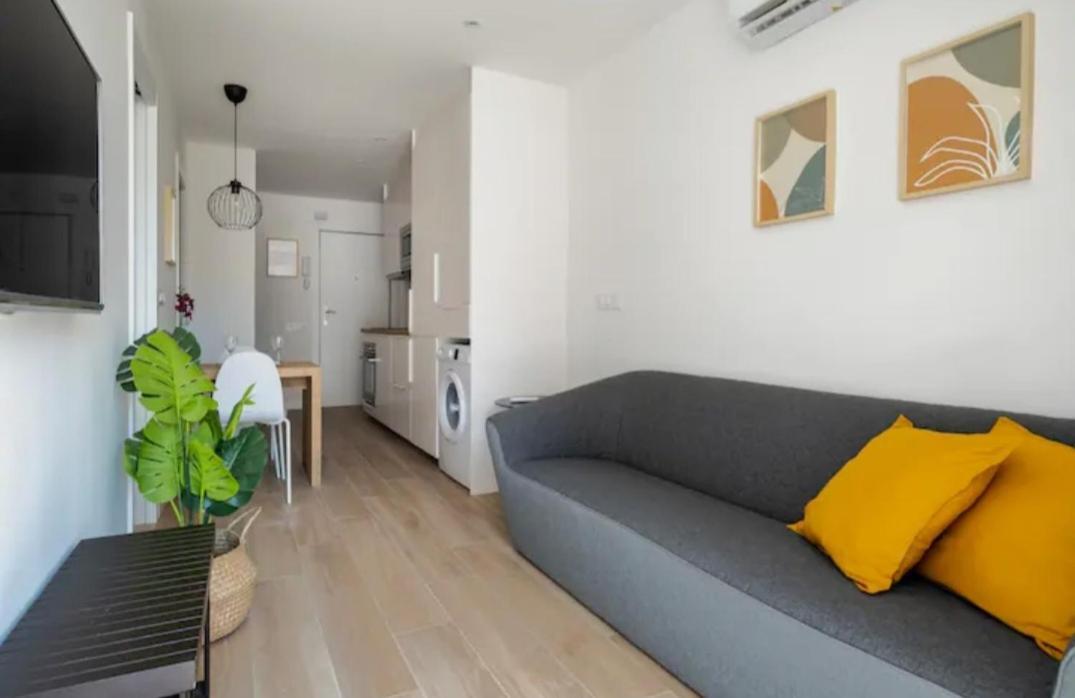 Apartment Close To The Beach Sant Adrià de Besòs Exteriör bild