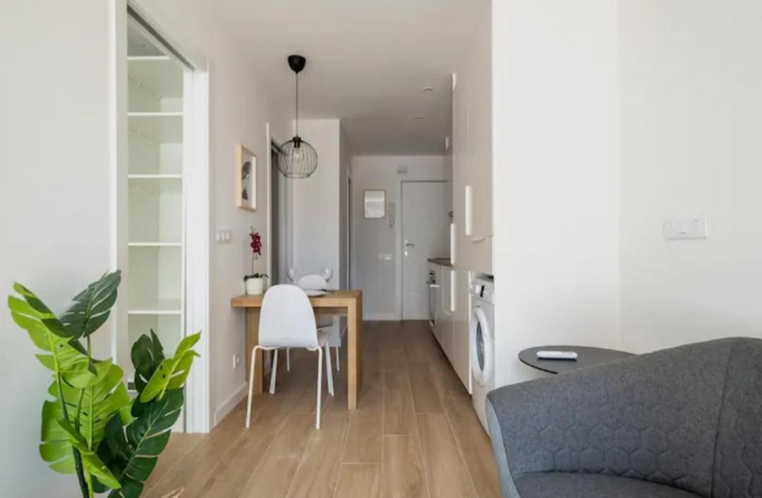 Apartment Close To The Beach Sant Adrià de Besòs Exteriör bild