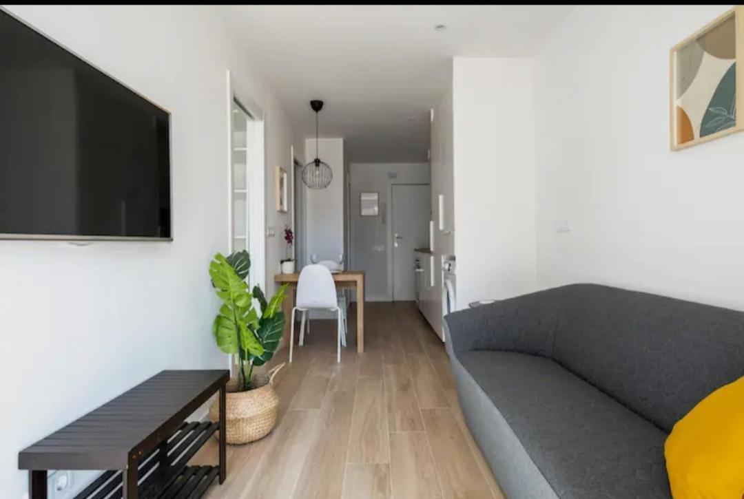 Apartment Close To The Beach Sant Adrià de Besòs Exteriör bild