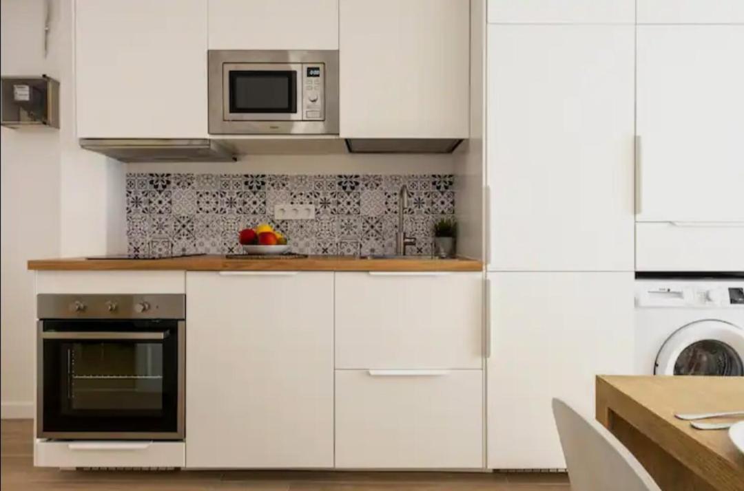 Apartment Close To The Beach Sant Adrià de Besòs Exteriör bild
