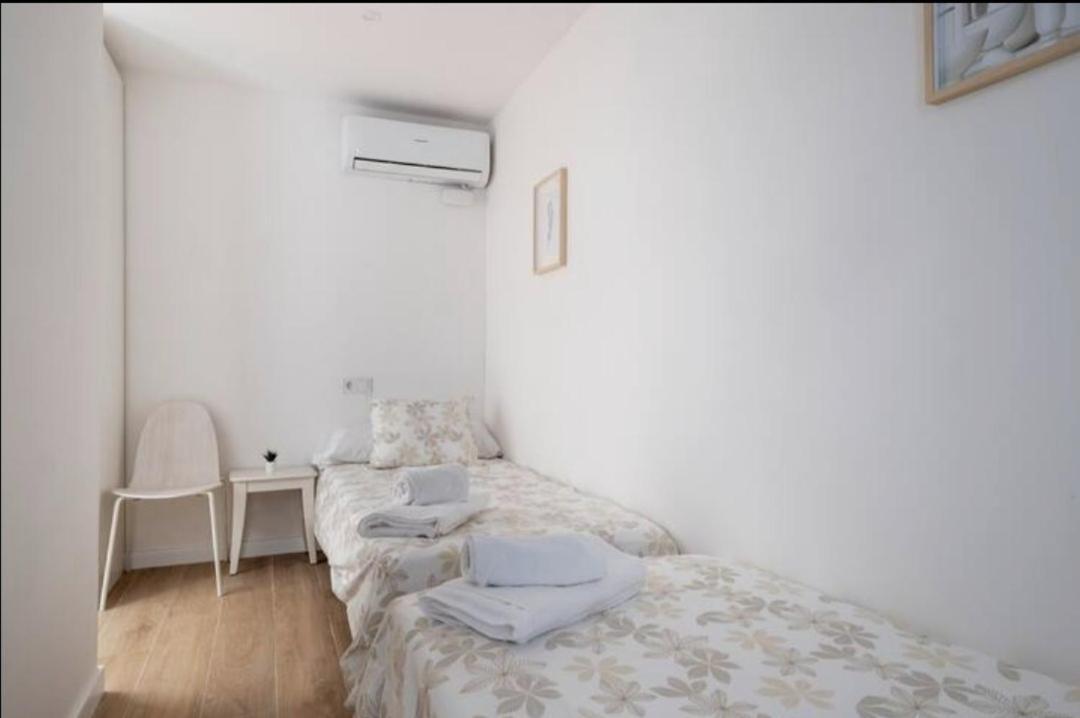 Apartment Close To The Beach Sant Adrià de Besòs Exteriör bild
